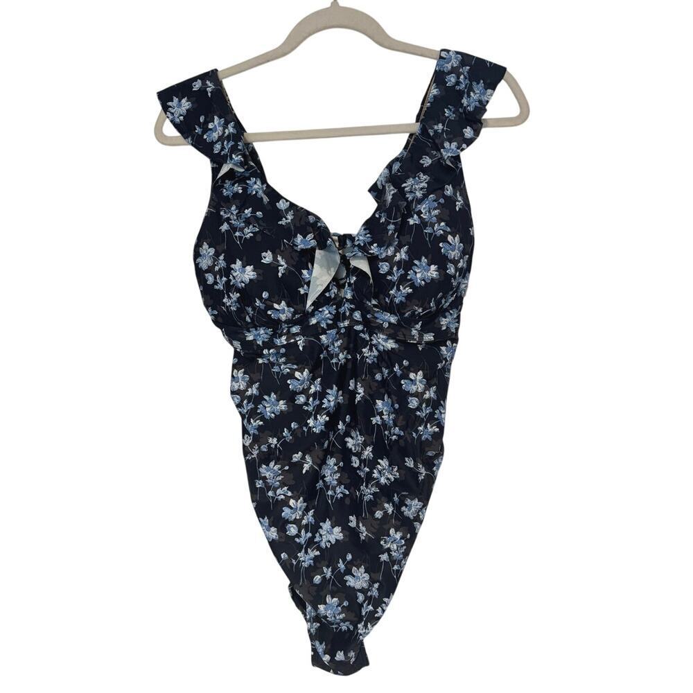 NWT A Pea in the Pod Ruffled Maternity One
Piece Floral Swimsuit Blue Size M